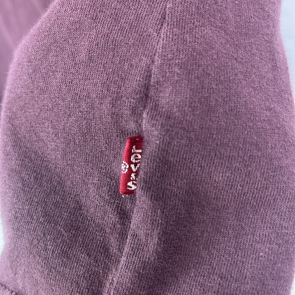 Levi’s burgundy short sleeve Tshirt - Picture 4 of 4